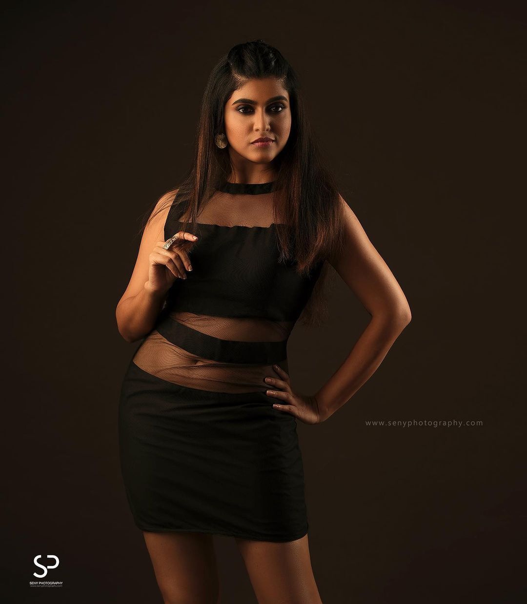 പുത്തന്‍ ലുക്കില്‍ ഗ്ലാമറസ്സായി രസ്‌ന പവിത്രന്‍; നടിയുടെ കിടിലന്‍ ഫോട്ടോഷൂട്ട് ചിത്രങ്ങള്‍