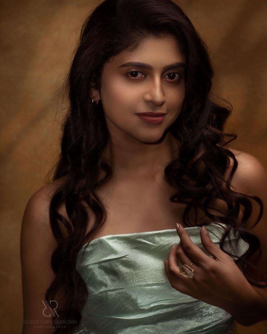 പുത്തന്‍ ലുക്കില്‍ ഗ്ലാമറസ്സായി രസ്‌ന പവിത്രന്‍; നടിയുടെ കിടിലന്‍ ഫോട്ടോഷൂട്ട് ചിത്രങ്ങള്‍