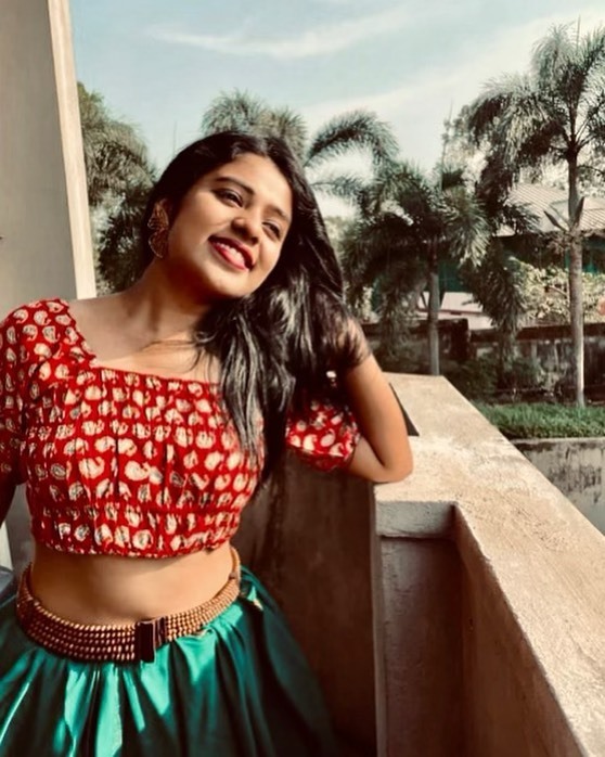 വെയിലേറ്റു വാടില്ല ഈ സൗന്ദര്യം, നടി അമല റോസ് കുര്യന്റെ പുത്തന്‍ ഫോട്ടോഷൂട്ട് ചിത്രങ്ങള്‍