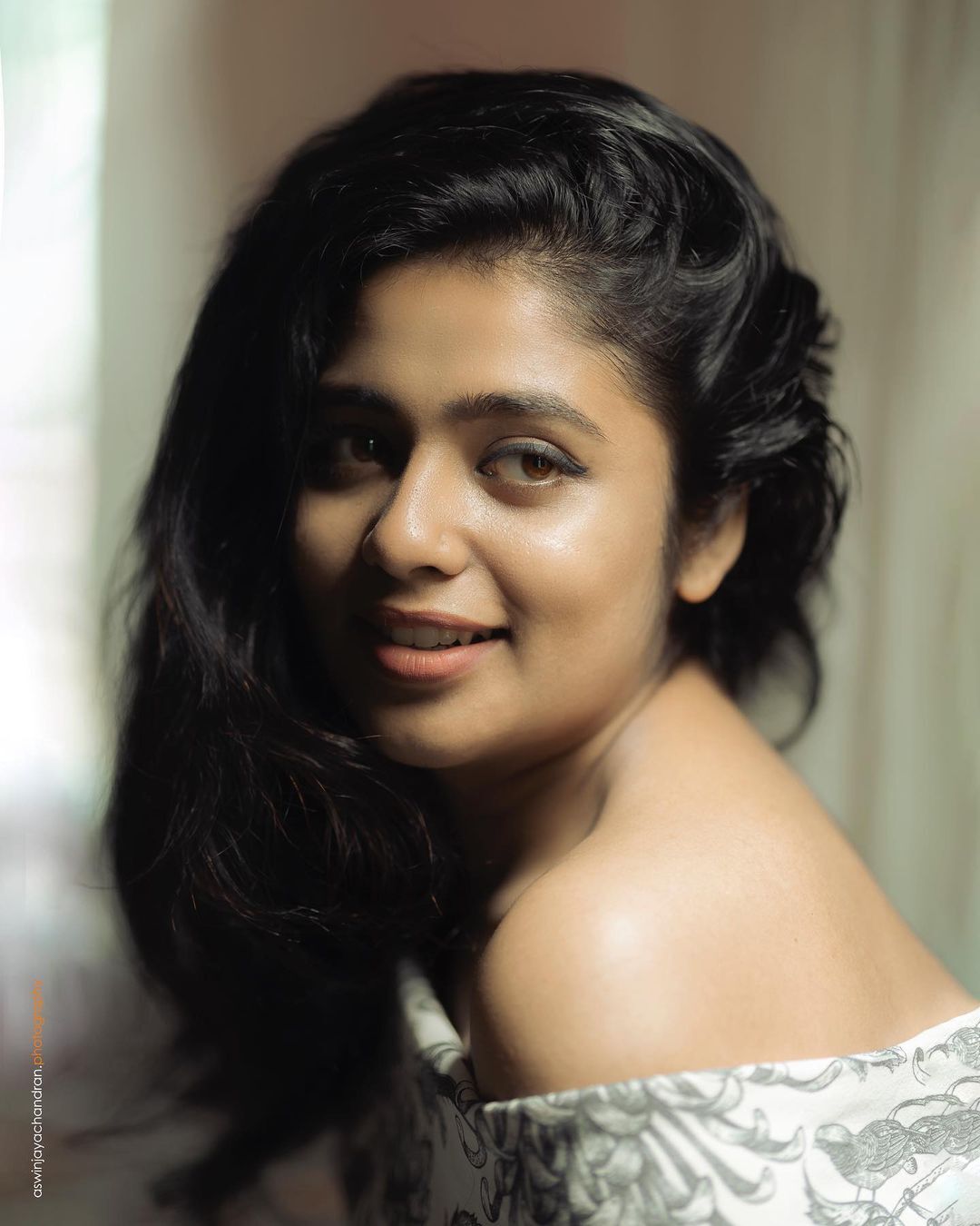 വെയിലേറ്റു വാടില്ല ഈ സൗന്ദര്യം, നടി അമല റോസ് കുര്യന്റെ പുത്തന്‍ ഫോട്ടോഷൂട്ട് ചിത്രങ്ങള്‍