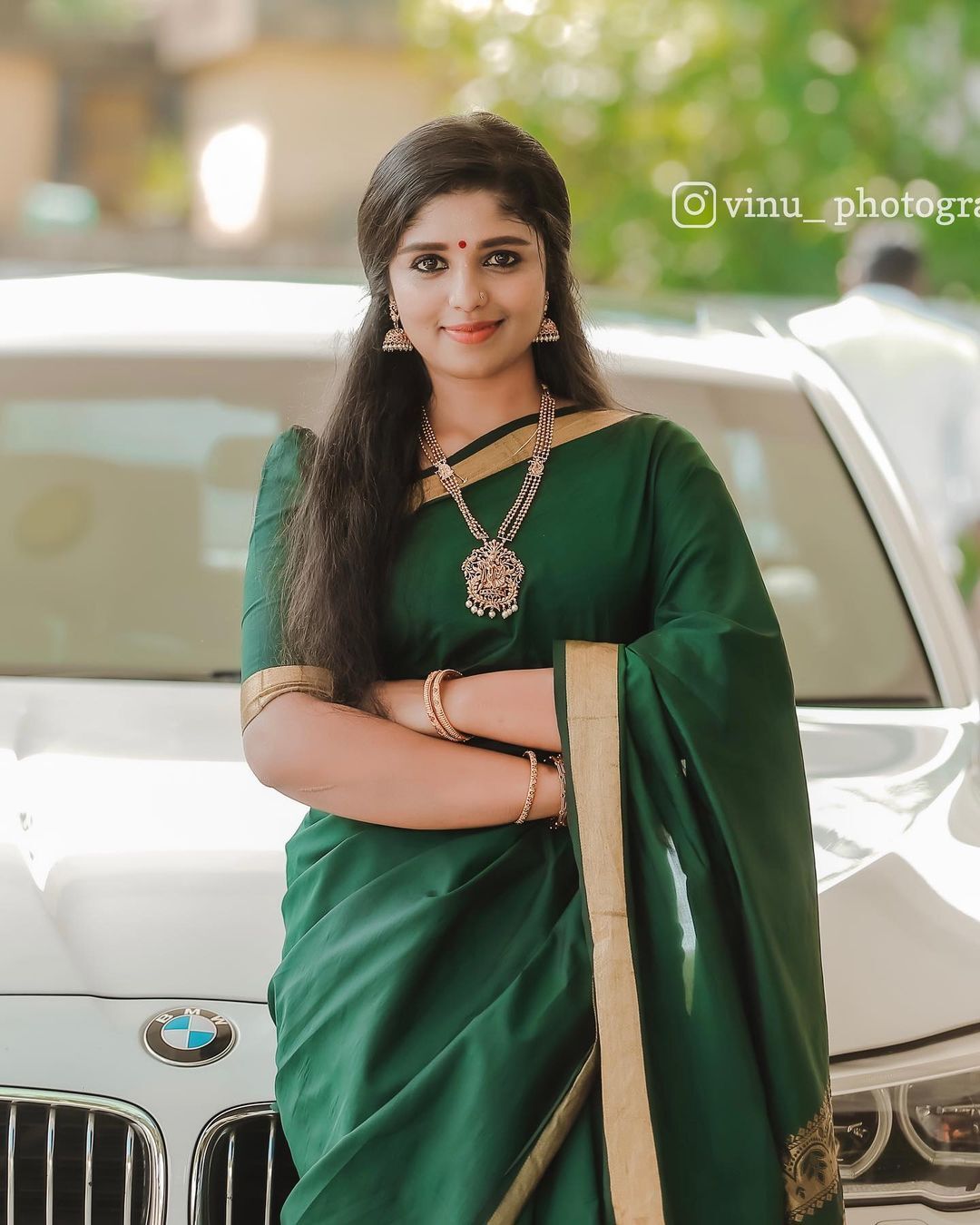 പട്ടുപാവാടയും ബ്ലൗസും ചന്ദനക്കുറിയും, നാടൻ ലുക്കിൽ അമല  ഗിരീശൻ