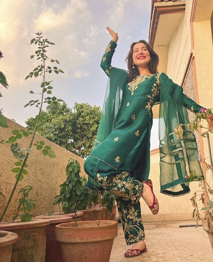 Mere Humsafar Actress Hania Aamir's Alluring Pictures That Will Be Etched In Your Hearts