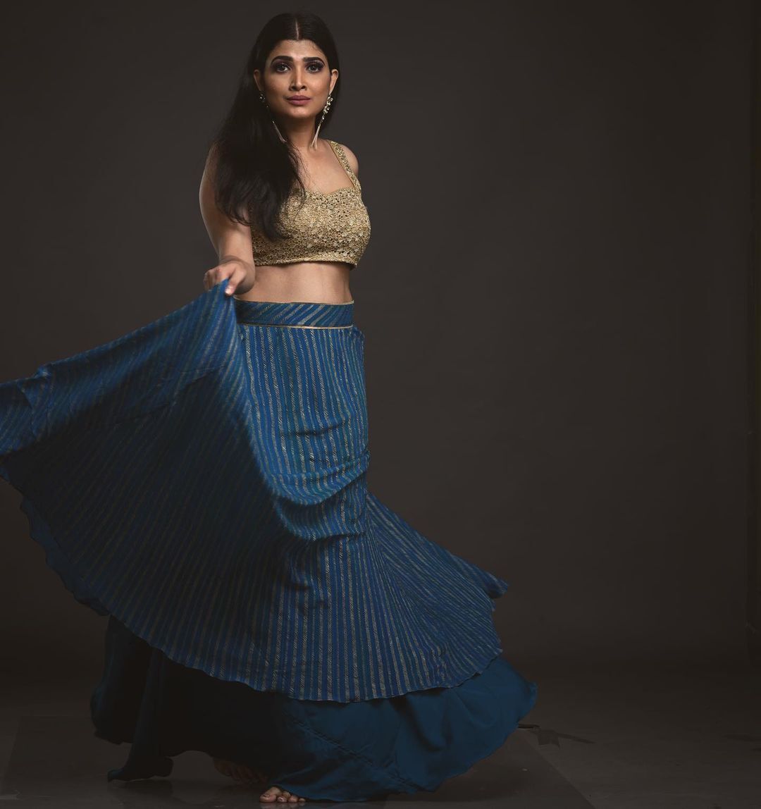 പുതിയ ഗ്ലാമറസ് ചിത്രങ്ങൾ പങ്കുവെച്ച് നടി ദിവ്യ പ്രഭ! ചിത്രങ്ങൾ കാണാം