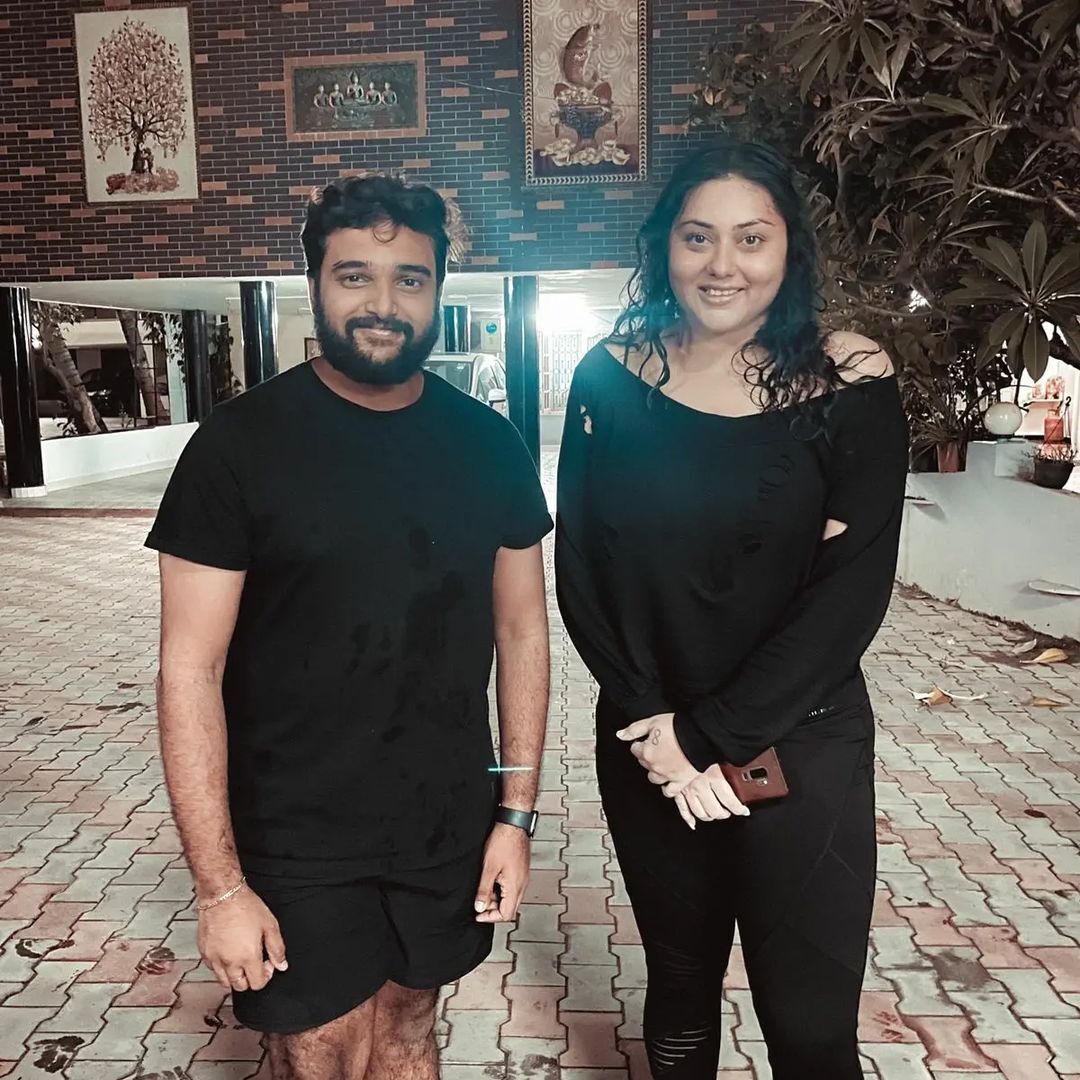 கர்ப்பமான நமீதா.. பிறந்தநாள் அதுவுமா பேபி பம்ப் புகைப்படத்தை வெளியிட்டு செம ஹேப்பி!