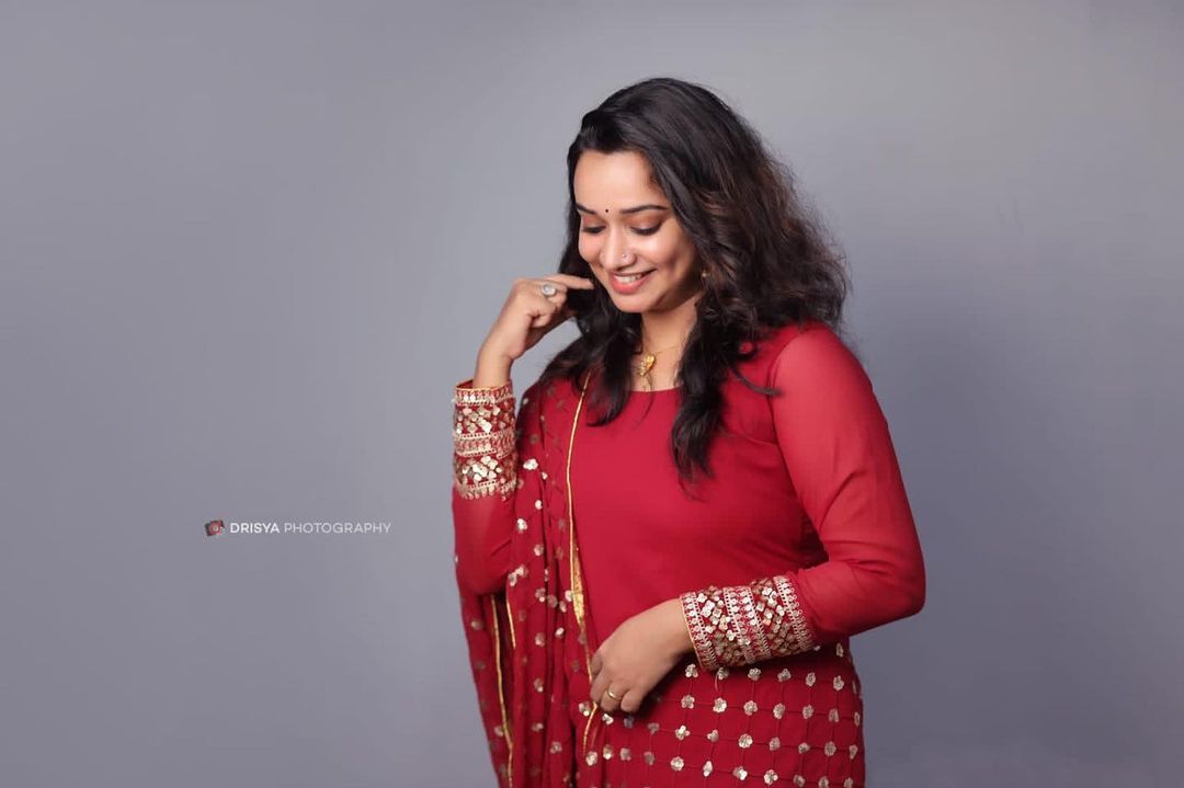സീരിയൽ പ്രേക്ഷകരുടെ പ്രിയങ്കരി, നടി ഗൗരി കൃഷ്ണയുടെ കിടിലൻ ചിത്രങ്ങൾ കാണാം