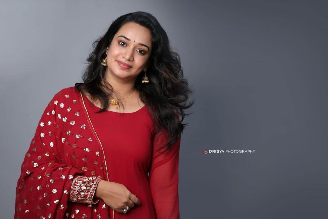 സീരിയൽ പ്രേക്ഷകരുടെ പ്രിയങ്കരി, നടി ഗൗരി കൃഷ്ണയുടെ കിടിലൻ ചിത്രങ്ങൾ കാണാം