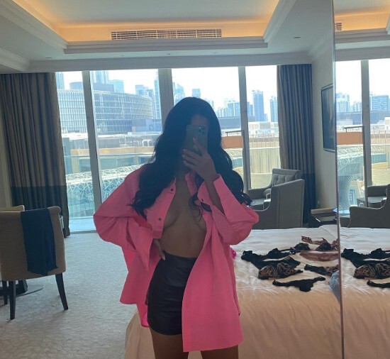 Topless Pictures Of Esha Gupta That Outraged Netizens On Instagram