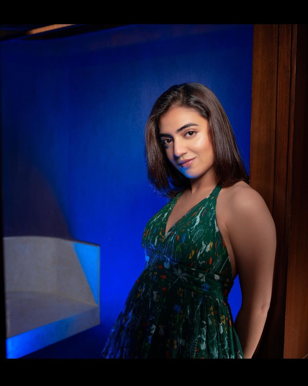 ഓൺസ്ക്രീൻ അമ്മയും മകളും പൊളി... നദിയയും നസ്രിയയും കലക്കൻ ലുക്കിൽ; ക്യാമറമാനെ തിരഞ്ഞ് സോഷ്യൽ മീഡിയ