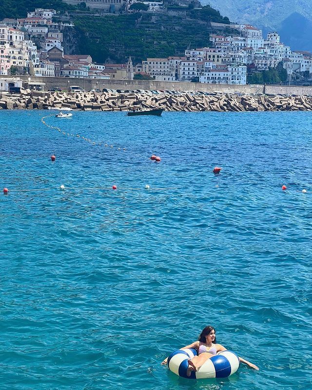 ರಜೆಯ ಮೂಡಿನಲ್ಲಿ ಇಷ್ಟೊಂದು ಬೋಲ್ಡ್ ಲುಕ್ ಕೊಟ್ಟರೆ ಹೇಗೆ? 