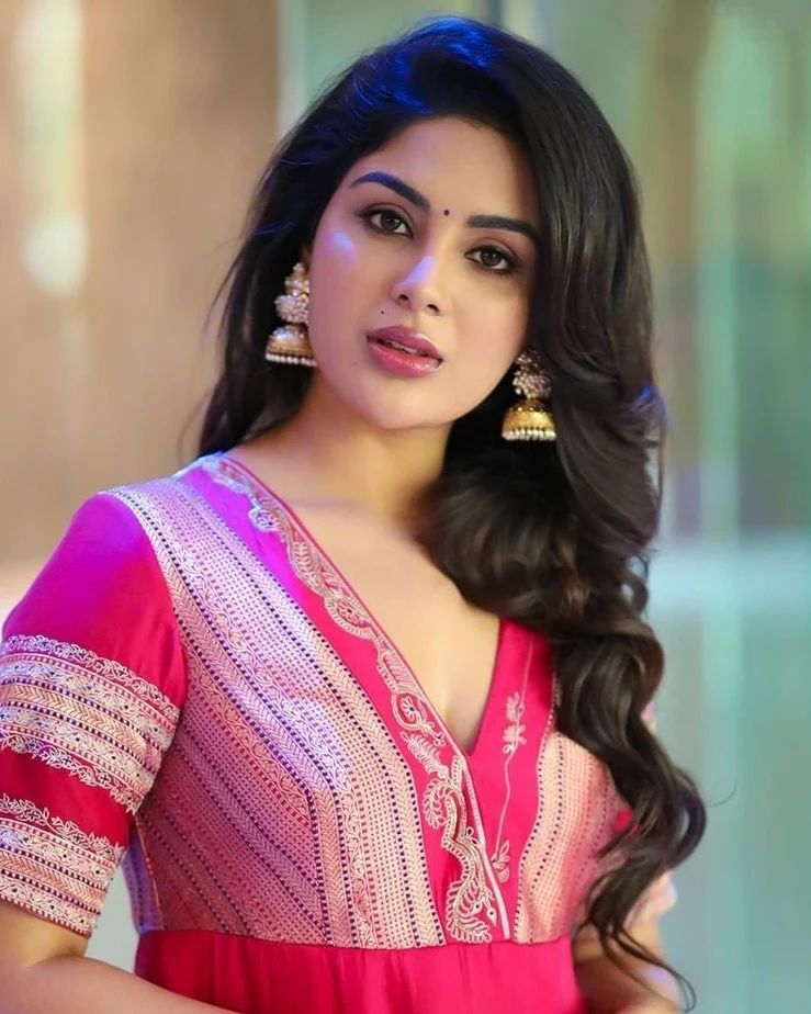 സംയുക്തയുടെ ലുക്ക് തന്നെ ആകെ മാറി പോയി, നടിയുടെ മേക്കോവര്‍ സൂപ്പര്‍; ചിത്രങ്ങൾ കാണാം