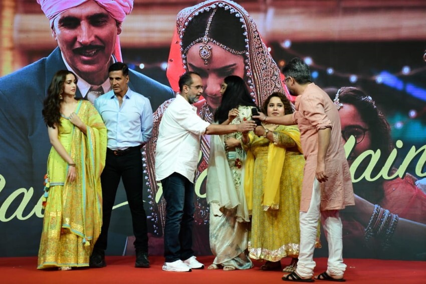 Akshay Kumar and cast at song launch of Raksha Bandhan