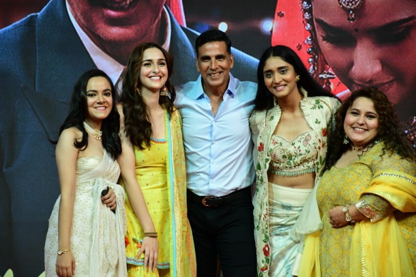 Akshay Kumar and cast at song launch of Raksha Bandhan
