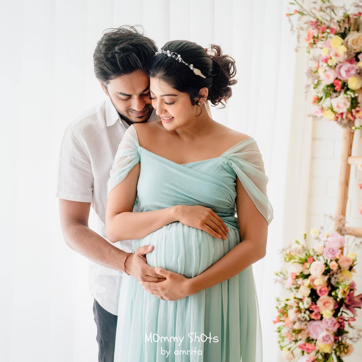 Celebs Who Love Flaunting Their Baby Bumps