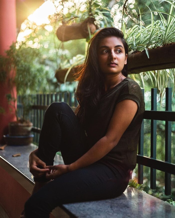 നായികയായുള്ള തിരിച്ച് വരവിന് വേണ്ടിയോ ഈ മാറ്റം?, മനംകവർന്ന് എസ്തറിന്റെ ചിത്രങ്ങൾ!