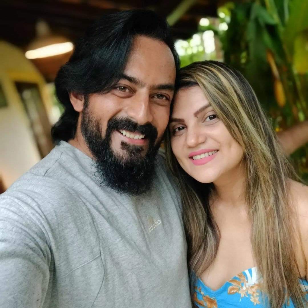Karthik Jayaram With Rumour Girl Friend Aparnna Samanta