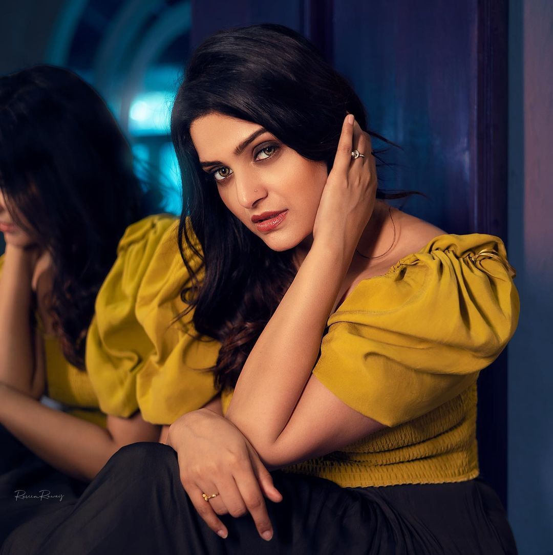 ഗ്ലാമറസ് ഡാൻസുമായി ദിവ്യ... വീഡിയോ ഏറ്റെടുത്ത് സോഷ്യൽ മീഡിയ