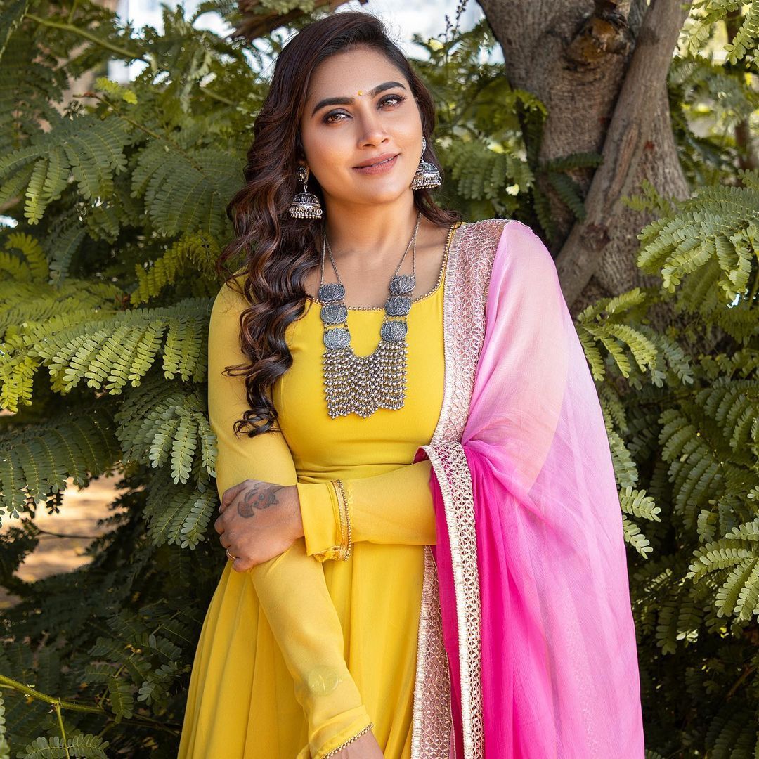 Myna Nandhini (Myna) Photos | Myna Nandhini (Myna) Latest HD Pics |Myna  Nandhini (Myna) New Images - Filmibeat