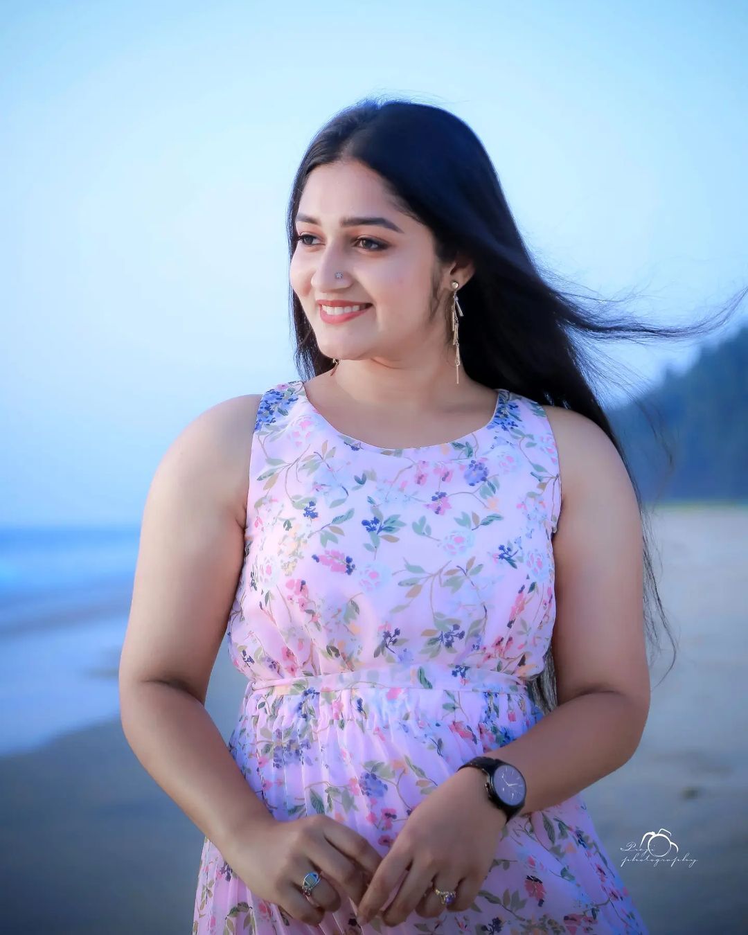 സ്റ്റൈലിഷായി ശ്രീലക്ഷ്മി, നീയും ഞാനും താരം സുസ്മിതയുടെ ഗ്ലാമർ ഫോട്ടോസ്