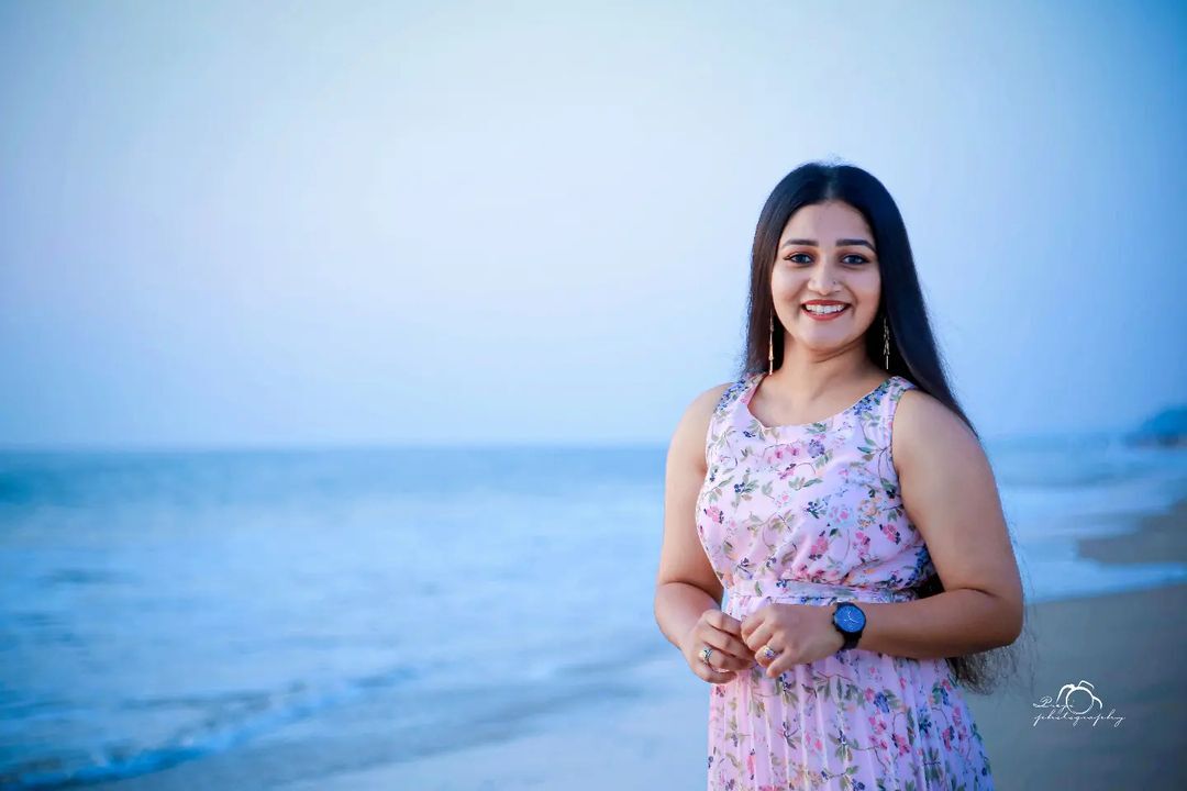 സ്റ്റൈലിഷായി ശ്രീലക്ഷ്മി, നീയും ഞാനും താരം സുസ്മിതയുടെ ഗ്ലാമർ ഫോട്ടോസ്