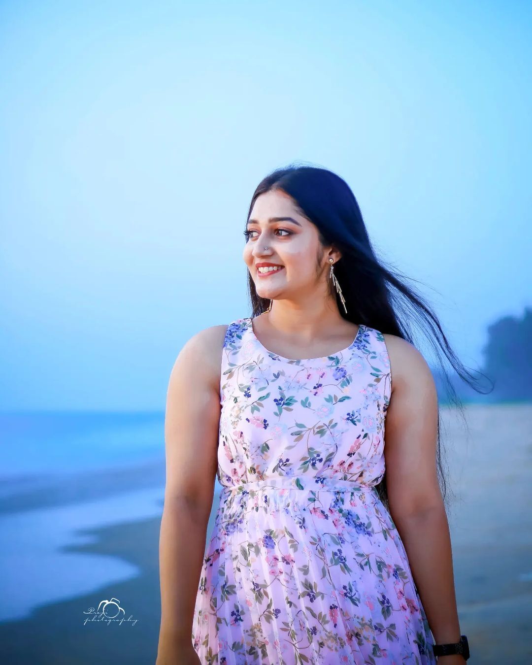 സ്റ്റൈലിഷായി ശ്രീലക്ഷ്മി, നീയും ഞാനും താരം സുസ്മിതയുടെ ഗ്ലാമർ ഫോട്ടോസ്