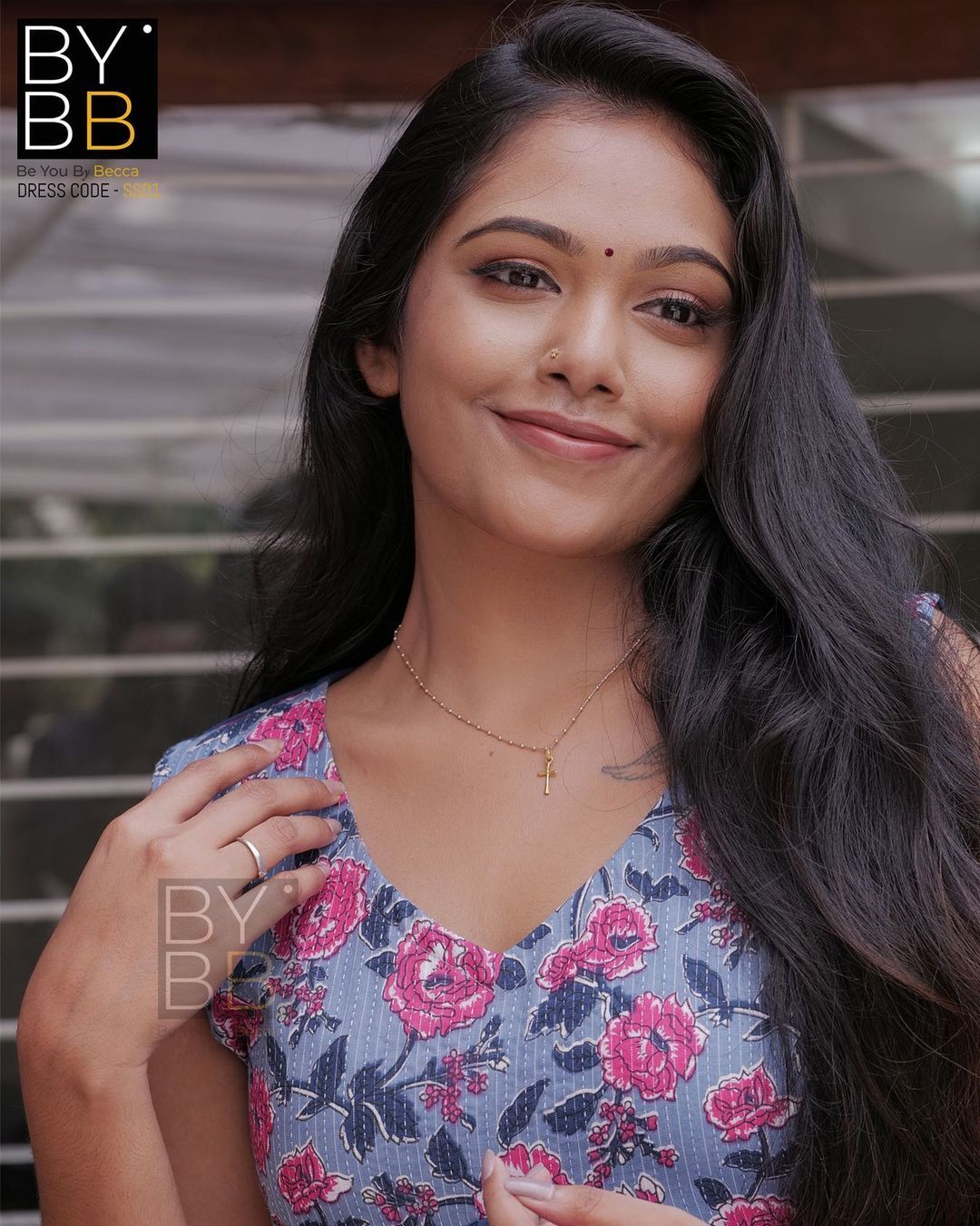 'ആ ചിരിക്ക് കൊടുക്കണം പൈസ...', ക്യൂട്ട് ലുക്കിൽ റബേക്ക സന്തോഷ്, കാണാം ചിത്രങ്ങൾ
