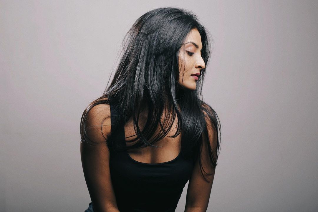 ಕಲರ್‌ಫುಲ್ ಕಾಸ್ಟ್ಯೂಮ್‌ಗಳಲ್ಲಿ ಬಿಂದಾಸ್ ನಿವೇದಿತಾ ಸತೀಶ್