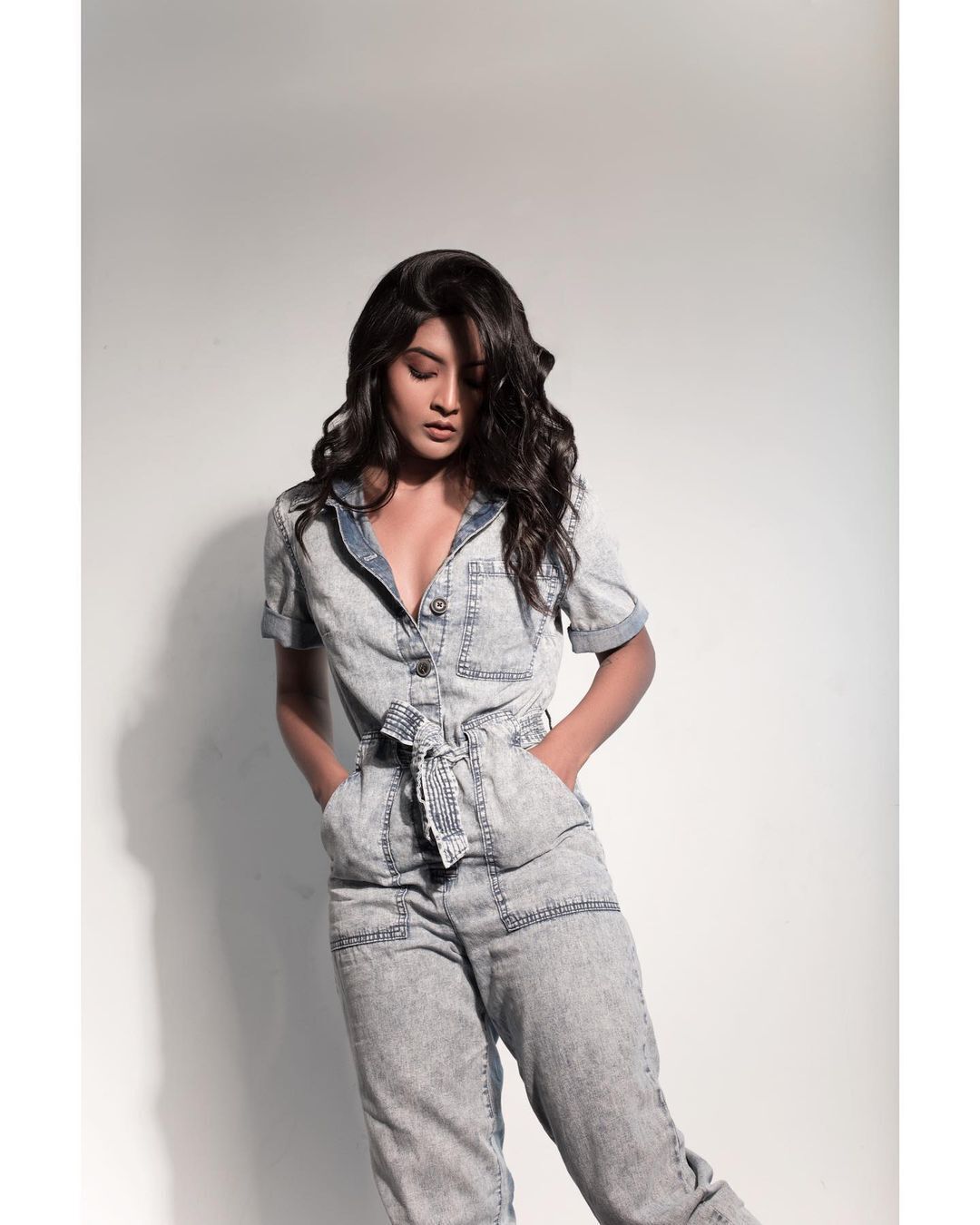 ಕಲರ್‌ಫುಲ್ ಕಾಸ್ಟ್ಯೂಮ್‌ಗಳಲ್ಲಿ ಬಿಂದಾಸ್ ನಿವೇದಿತಾ ಸತೀಶ್