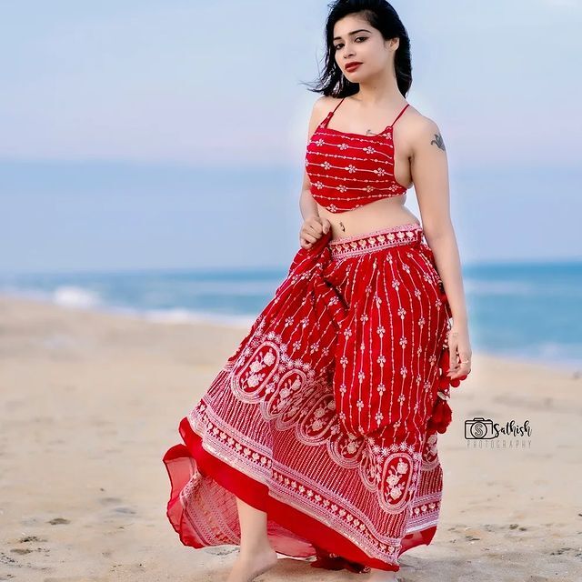 கடற்கரையில் கவர்ச்சி ட்ரீட் வைத்த தர்ஷா குப்தா...செம ஹாட் போட்டோஸ் 