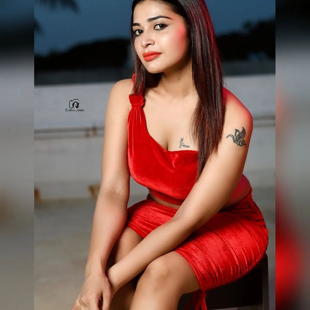 கடற்கரையில் கவர்ச்சி ட்ரீட் வைத்த தர்ஷா குப்தா...செம ஹாட் போட்டோஸ் 