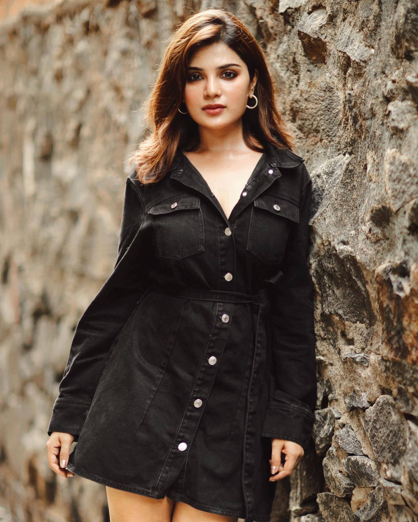 Actress Who Looks Gorgeous In Black Outfit