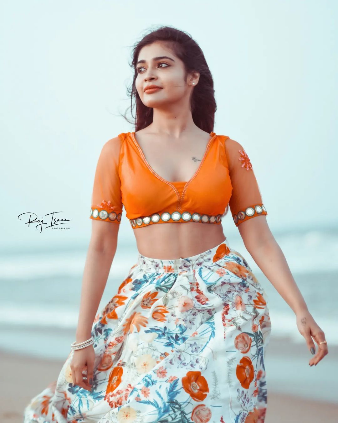 Photos: எல்லாமே எக்ஸ்ட்ராடினரியா இருக்கே.. பீச்சில் தர்ஷா குப்தா நடத்திய ஹாட் போட்டோஷூட் பிக்ஸ்!