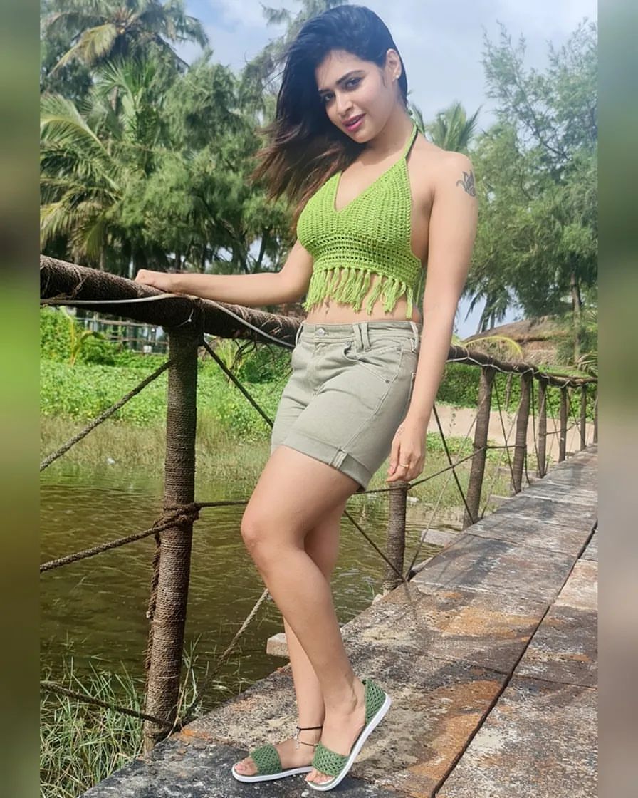 Photos: எல்லாமே எக்ஸ்ட்ராடினரியா இருக்கே.. பீச்சில் தர்ஷா குப்தா நடத்திய ஹாட் போட்டோஷூட் பிக்ஸ்!