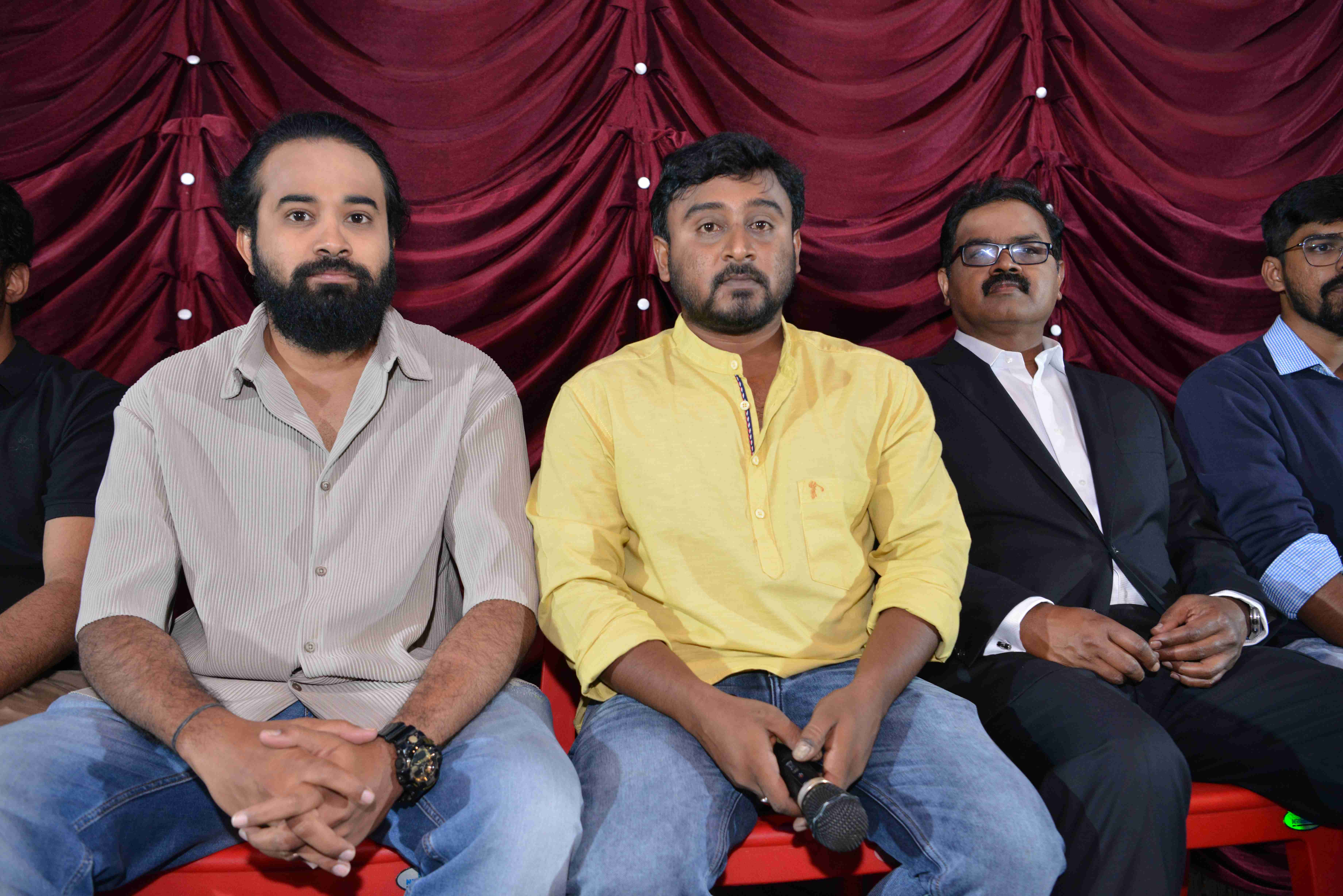 Karmanye Vadhikaraste Film Press Meet