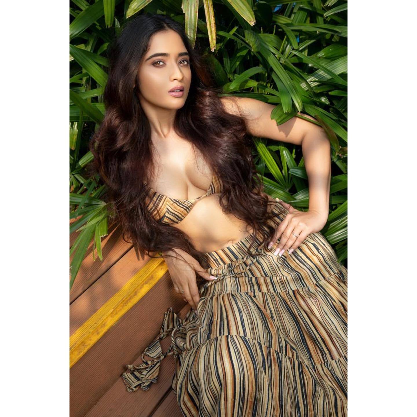 Maasoom Shankar Hot Photoshoot