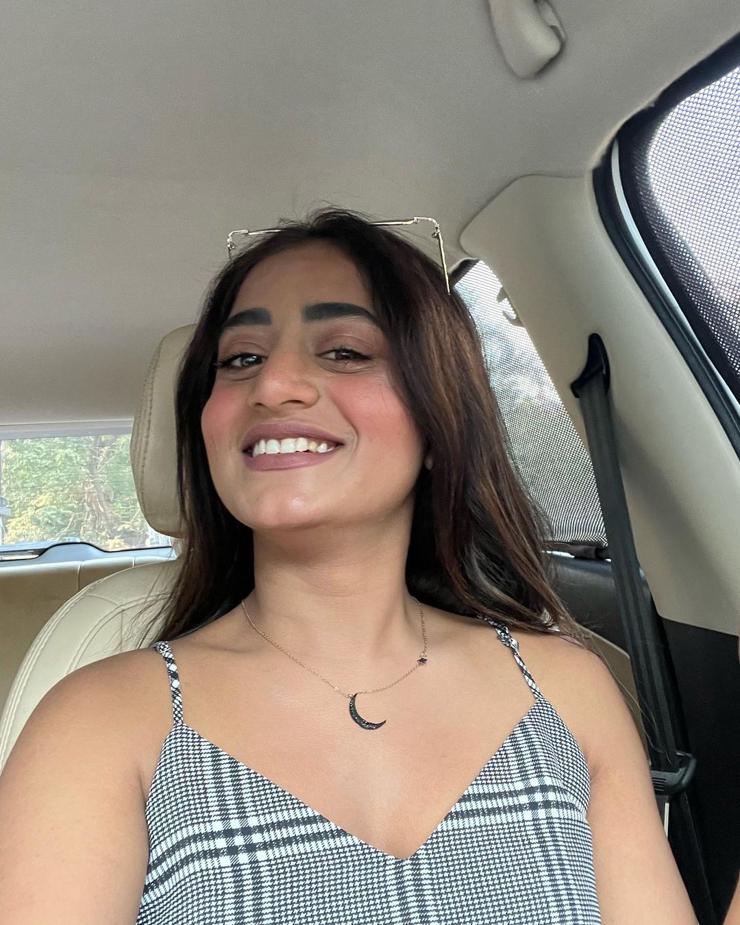 Nayani Pavani: హీరోయిన్లకు తగ్గకుండా అందాలు ఆరబోస్తున్న నయనిపావని..