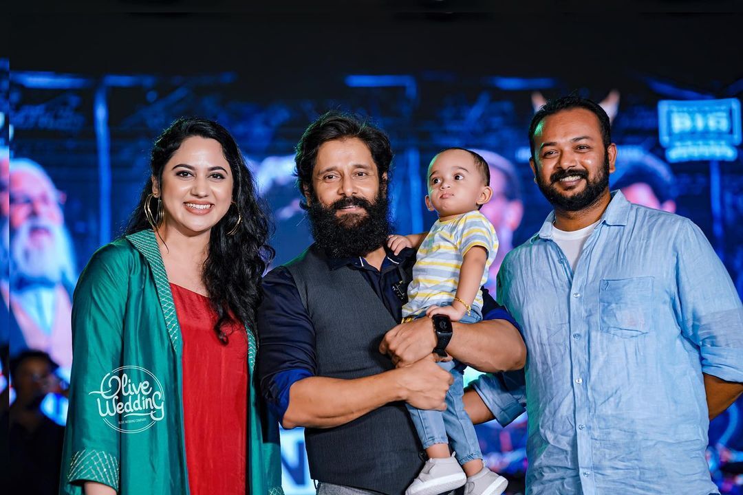 ചിയാനൊപ്പം ക്യൂട്ടായി ലൂക്ക... കോബ്ര പ്രമോഷണൽ ചടങ്ങിൽ വിക്രമിനോപ്പം തിളങ്ങി മിയയും കുടുംബവും