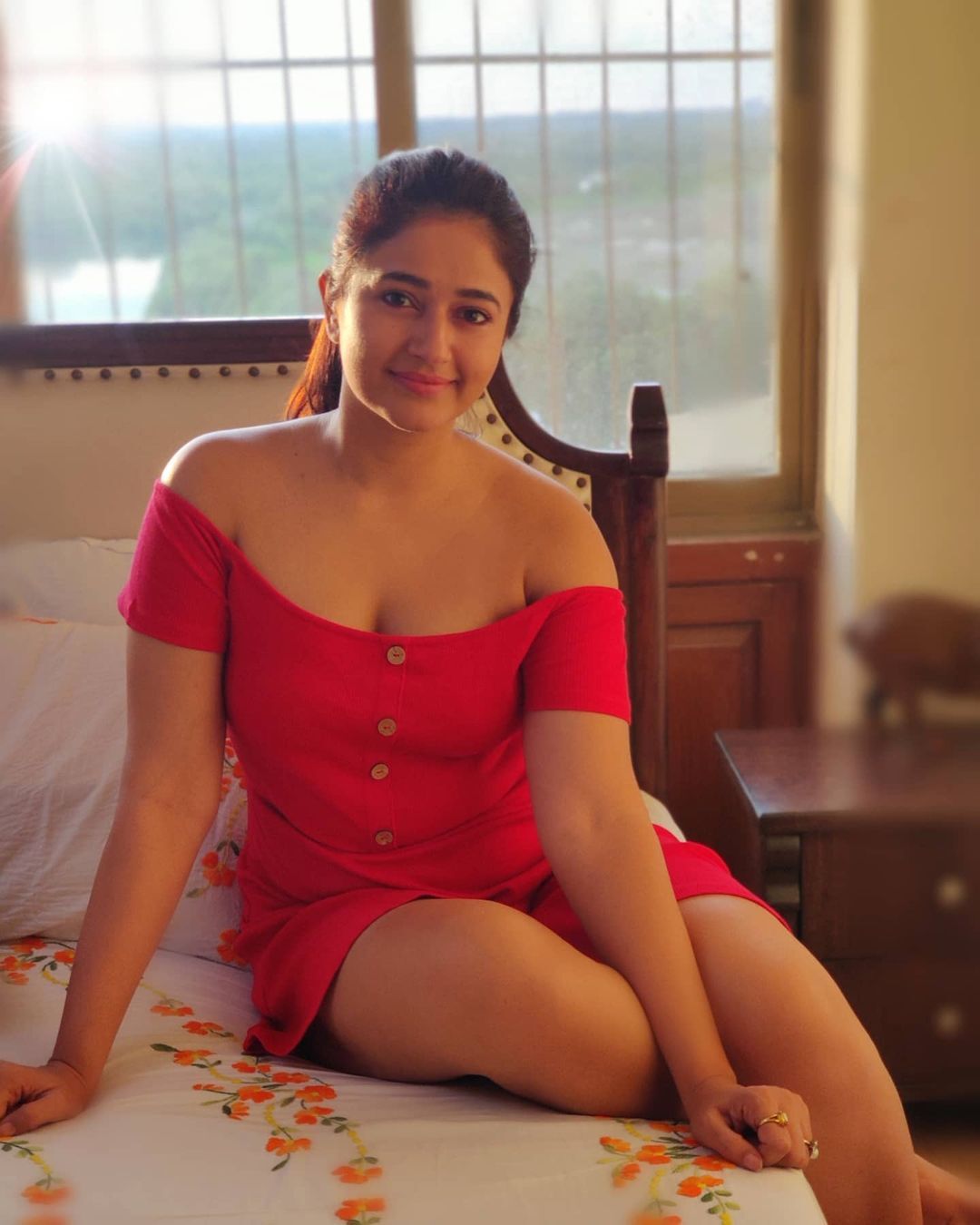 பிகினியில் பூனம் பஜ்வா..தெறிக்கும் ரசிகர்களின் கமெண்ட்ஸ்!