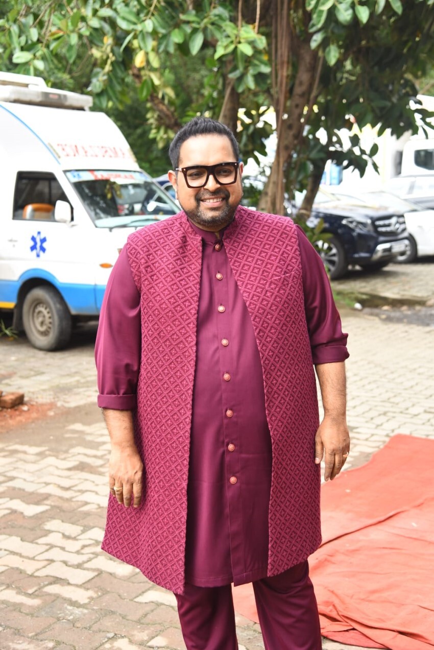 Bharti Singh with her son and others snapped on the sets of Sa Re Ga Ma Pa Lil Champs