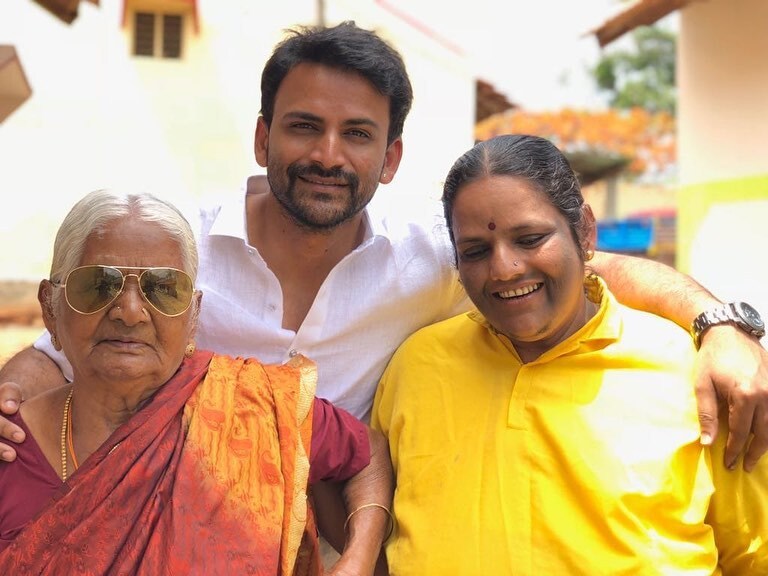 Dolly Dhananjay Unseen Family Photos Filmibeat