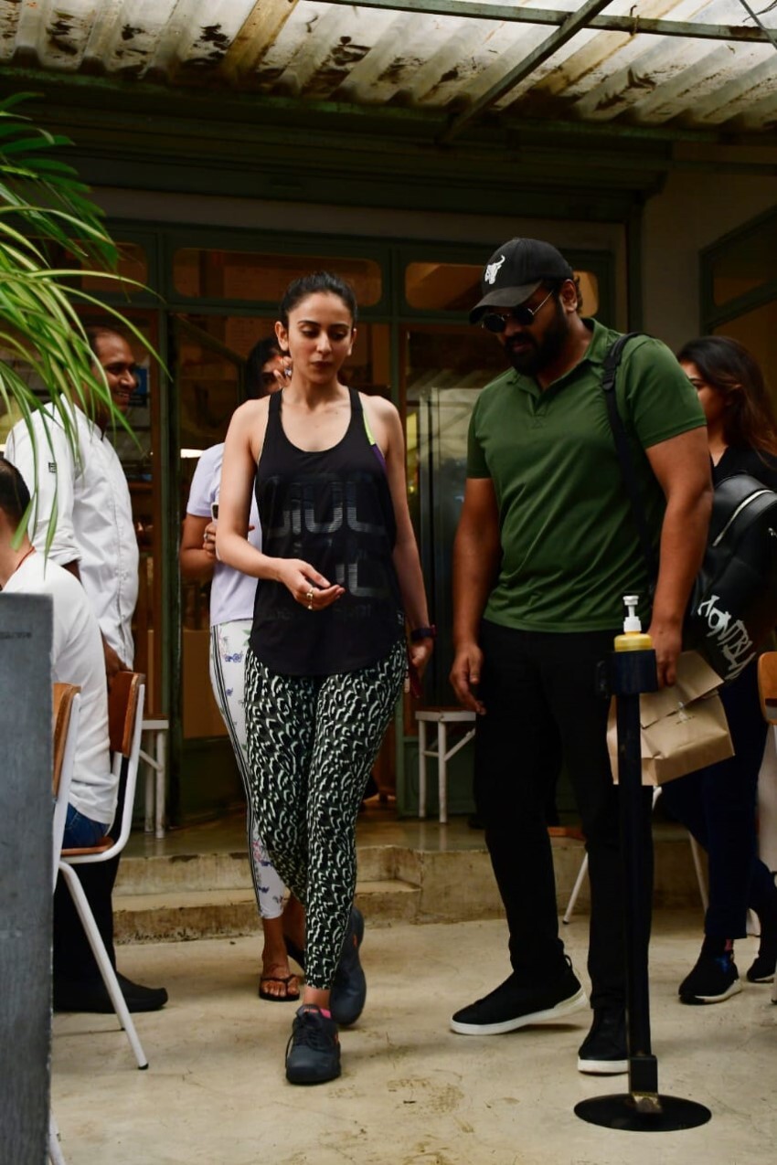 Jackky Bhagnani and Rakul Preeti Singh spotted at cafe in Bandra