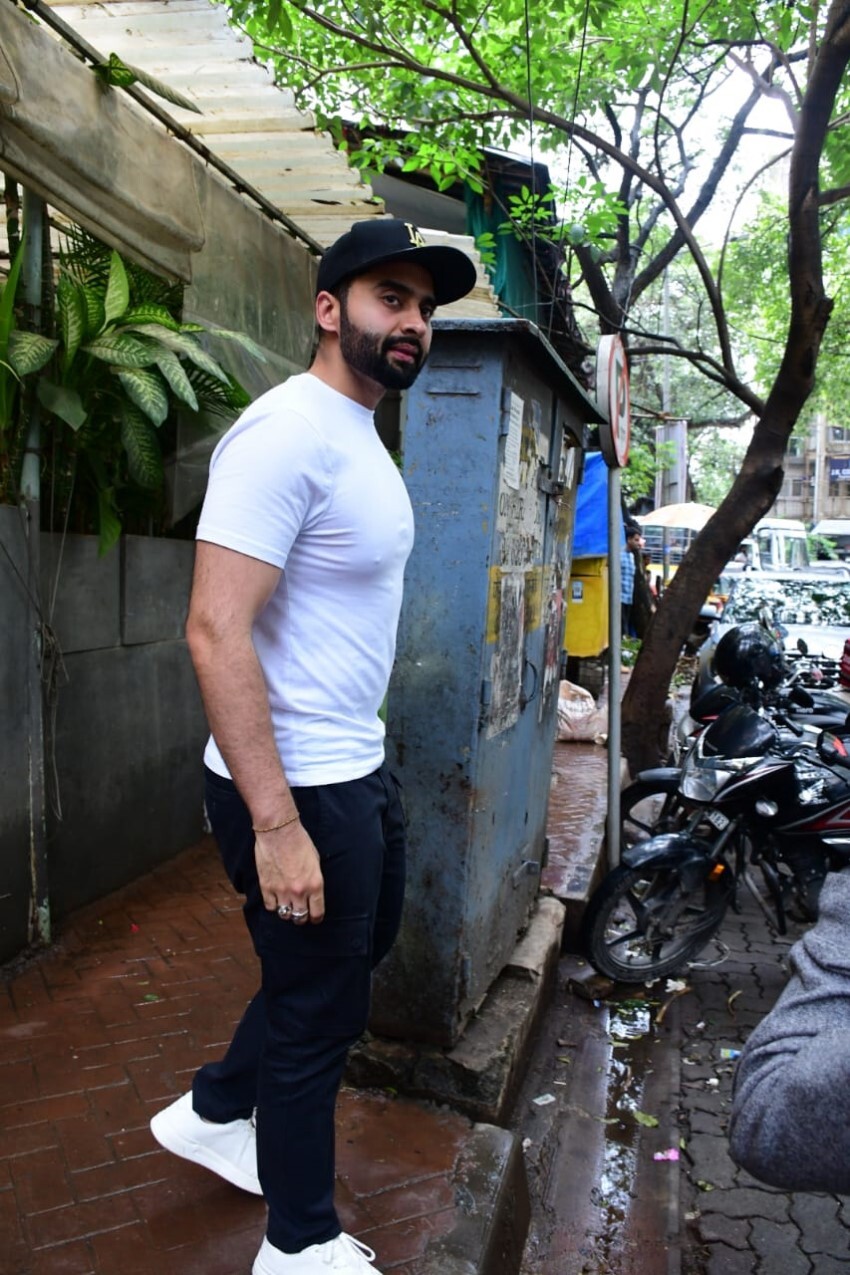Jackky Bhagnani and Rakul Preeti Singh spotted at cafe in Bandra