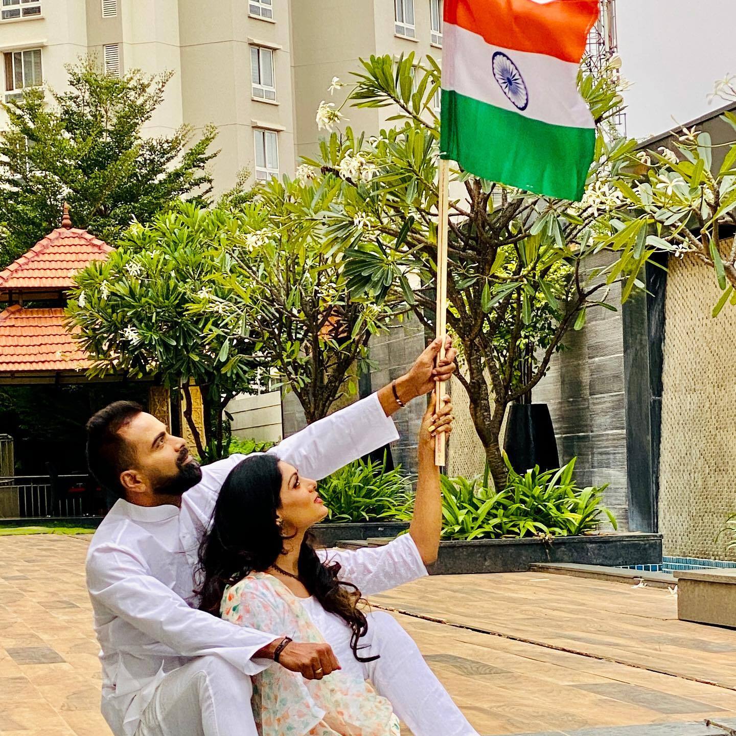 Kannada Gicha Gilli Gilli Fame Aiyappa Neravanda and his Wife Anu Poovamma Romantic Pics