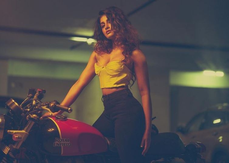 Dimple Hayathi: ఖిలాడి హీరోయిన్ లేటెస్ట్ ఫొటోస్ వైరల్.. అలాంటి బట్టల్లో రచ్చ