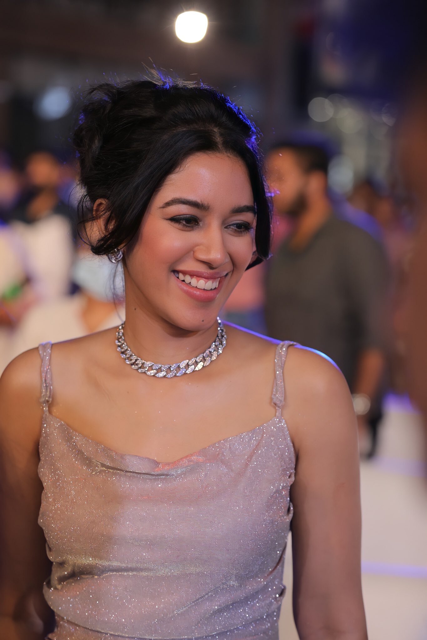 அப்படியே மின்னுது..அரைகுறை ஆடையில் மிர்னாலினி ரவி வெளியிட்ட ஹாட் போட்டோ!