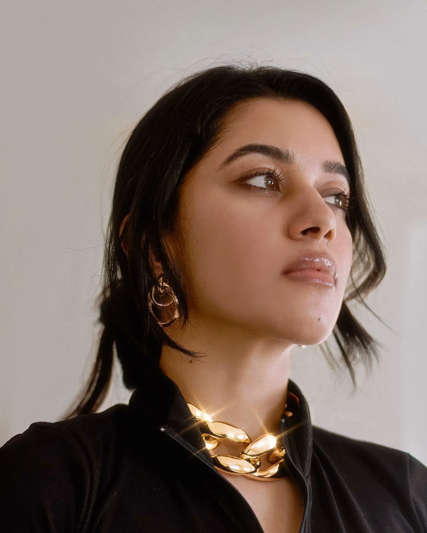 அப்படியே மின்னுது..அரைகுறை ஆடையில் மிர்னாலினி ரவி வெளியிட்ட ஹாட் போட்டோ!