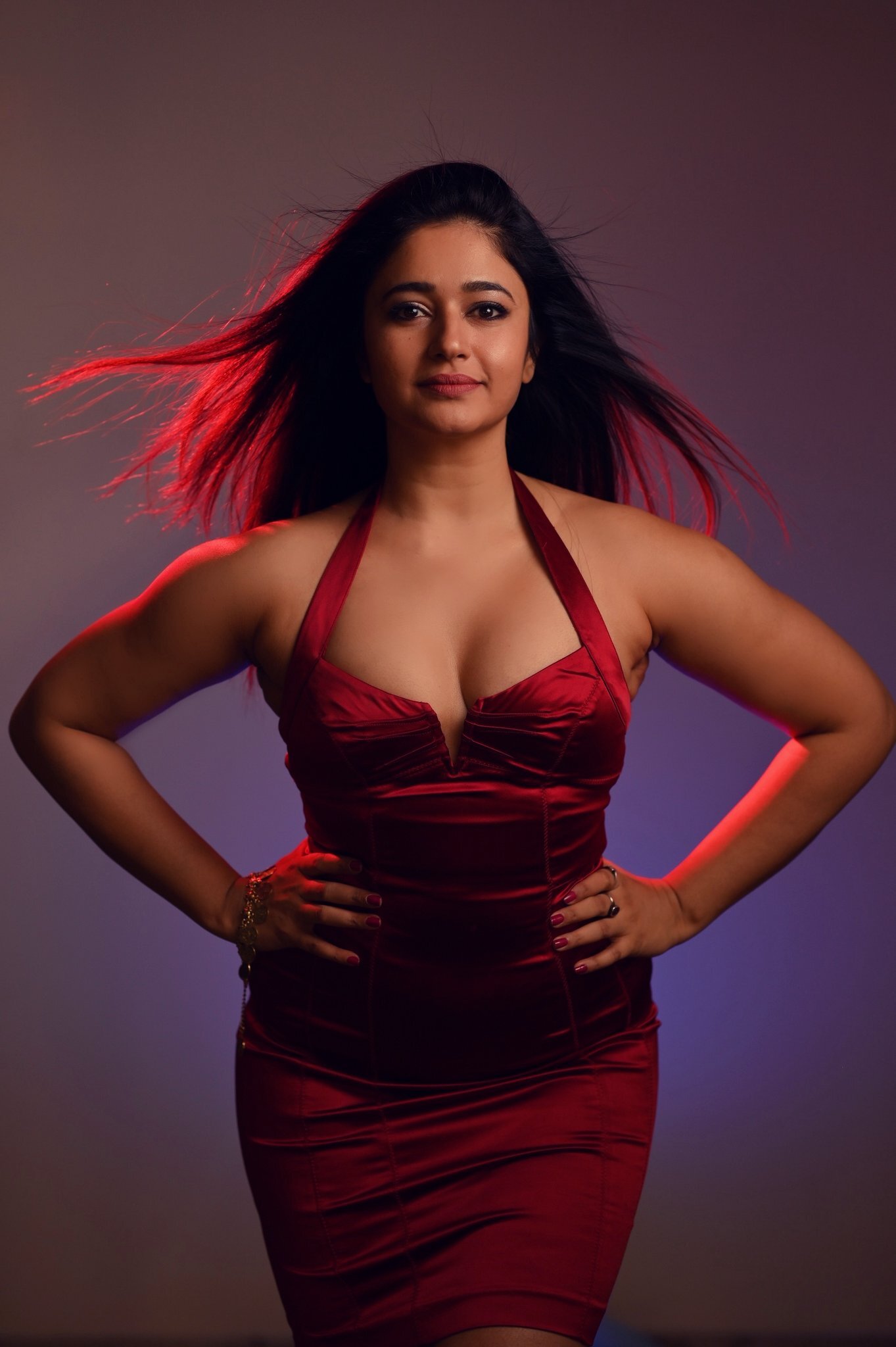 பிகினியில் அதகளம் செய்யும் பூனம் பஜ்வா.. எவ்வளவு ப்ரெஷ்ஷா இருக்காங்க!