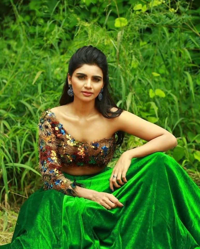 Sridevi Drama Company Fame Varsha Sizzling Pics Goes viral