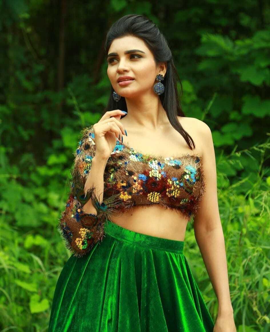 Sridevi Drama Company Fame Varsha Sizzling Pics Goes viral