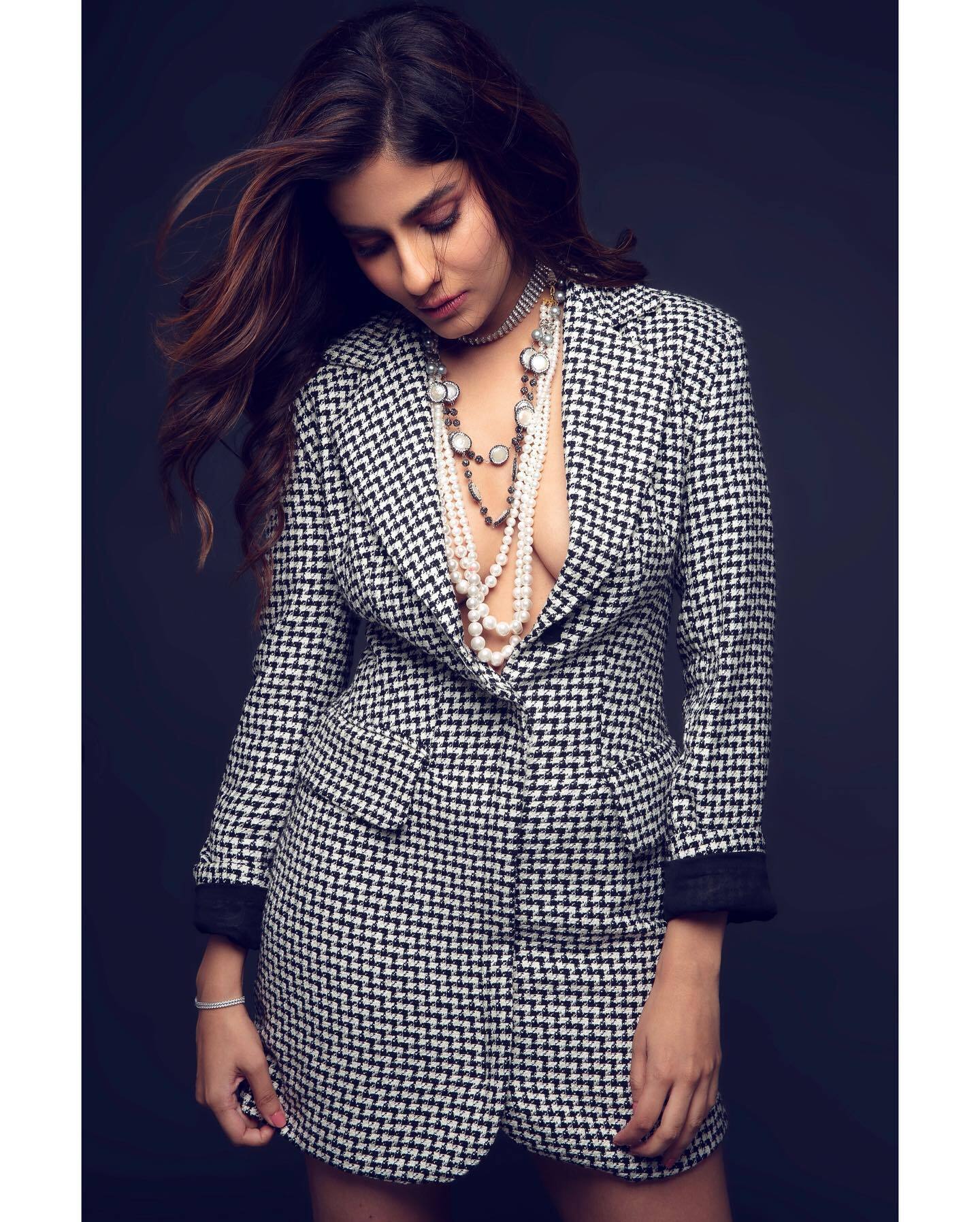 The Family Man Actress Shreya Dhanwanthary goes BOLD and braless photoshoot