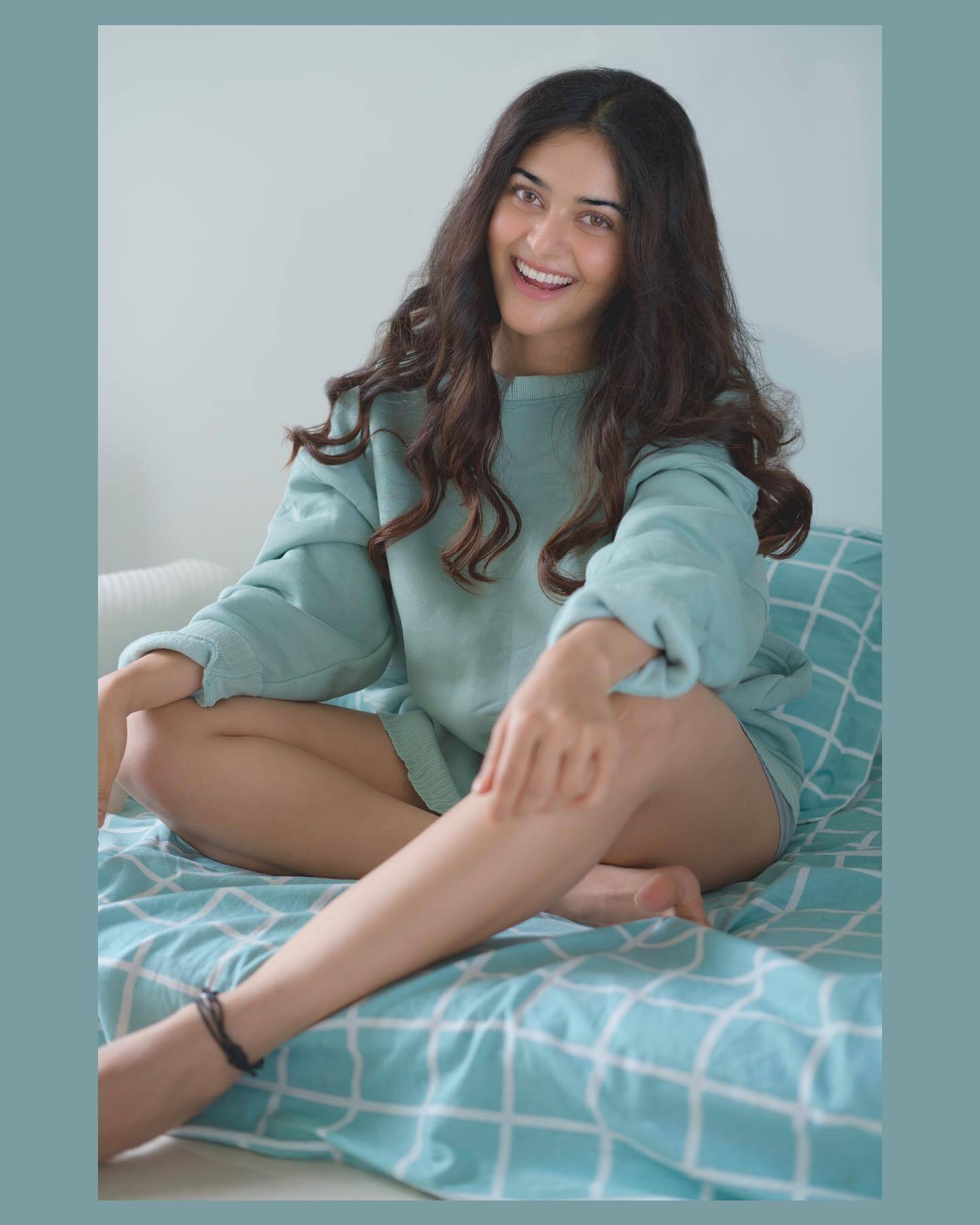 Viral Pics of Vaibhavi Shandilya Hot & Sizzling